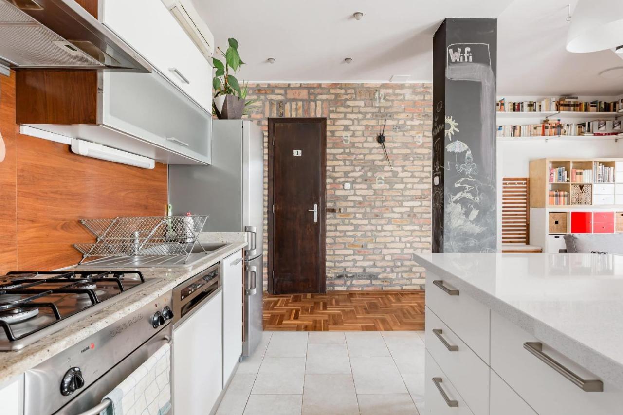 Relax Into Loft Living At A Light-Filled City Escape Boedapest Buitenkant foto