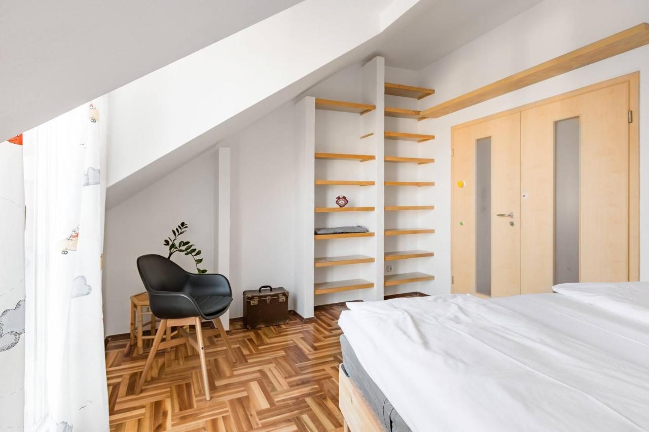 Relax Into Loft Living At A Light-Filled City Escape Boedapest Buitenkant foto