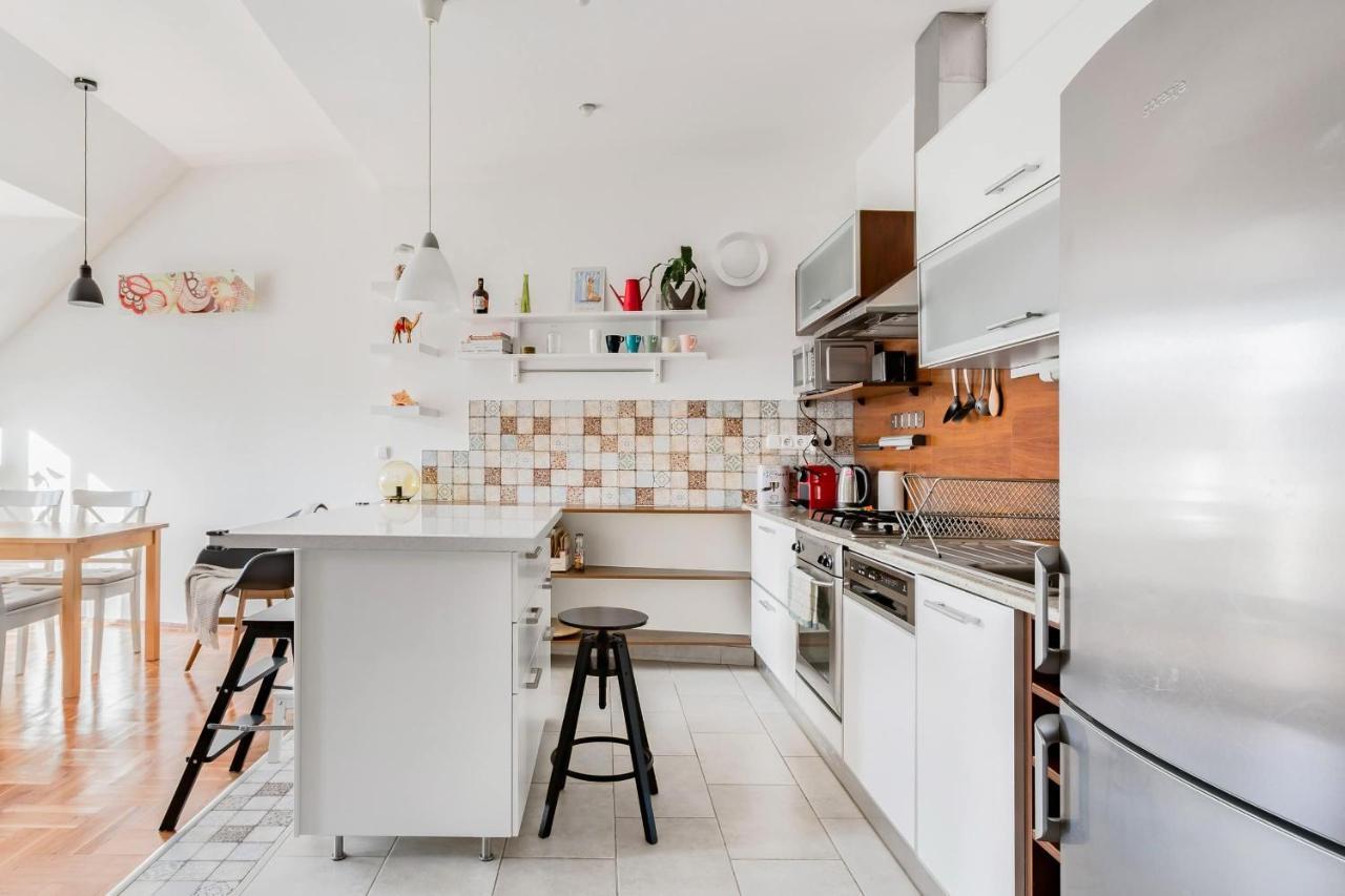 Relax Into Loft Living At A Light-Filled City Escape Boedapest Buitenkant foto