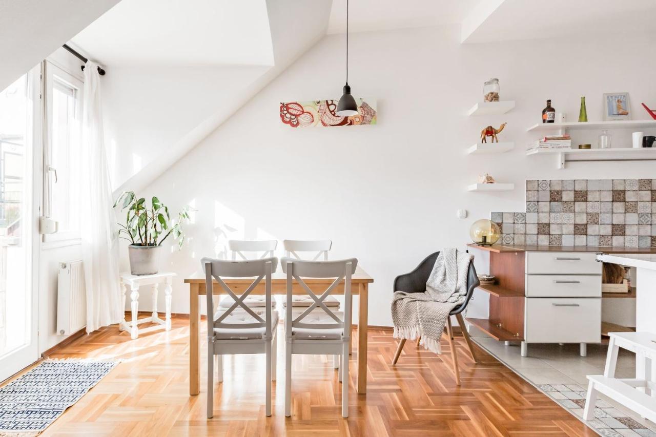 Relax Into Loft Living At A Light-Filled City Escape Boedapest Buitenkant foto