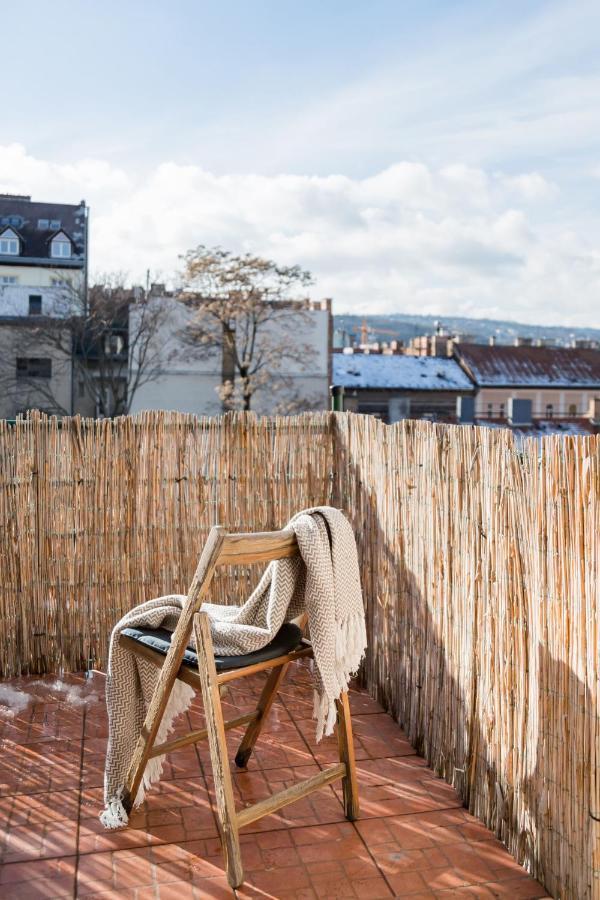 Relax Into Loft Living At A Light-Filled City Escape Boedapest Buitenkant foto