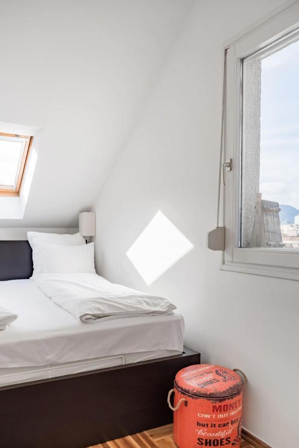 Relax Into Loft Living At A Light-Filled City Escape Boedapest Buitenkant foto