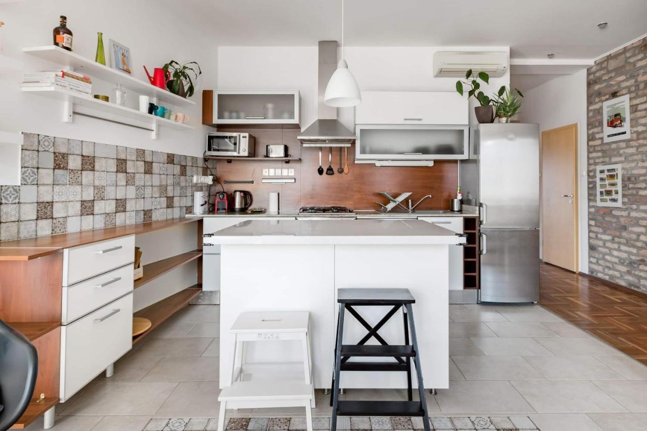 Relax Into Loft Living At A Light-Filled City Escape Boedapest Buitenkant foto
